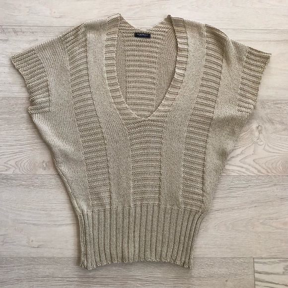 Motivi V-Neck Metallic Gold Weave Knit Shimmery Top - Picture 4 of 16